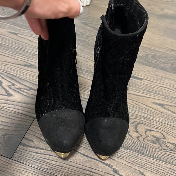 Boots - Picture 4 of 4